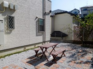 建物西側約３０㎡のお庭です。ＢＢＱも楽しめます