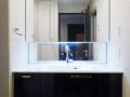 清潔感溢れる３面鏡付洗面化粧台