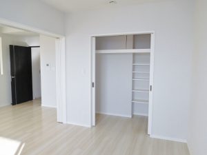 洋室701帖に大型のウォークインクロゼット付