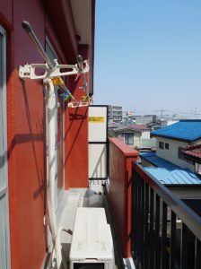南東向きの明るいバルコニー