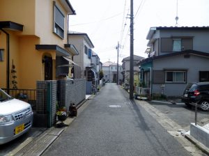 前面道路約４．２ｍ。行き止まりだから小さいお子様がいても安心ですね