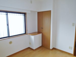 ５．９帖の洋室。フローリング・クロス貼替貼替済みです