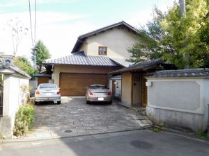 敷地内駐車場６台分あり・うち２台はビルトインガレージです
